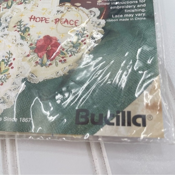 Bucilla Silk Ribbon Embroidery 83290 Happy Holidays Kit 3 Pieces New Unopened - Picture 4 of 7